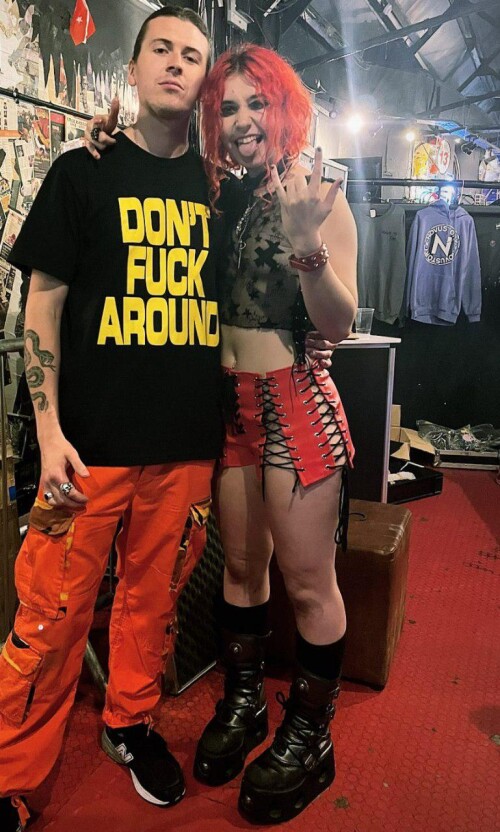 1000009744bec384c94eaffead