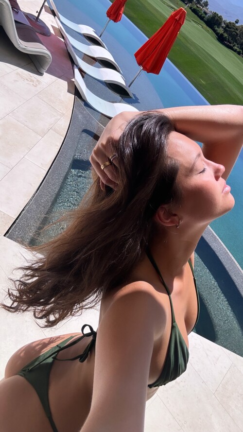 10000111964e806dfd787885e8