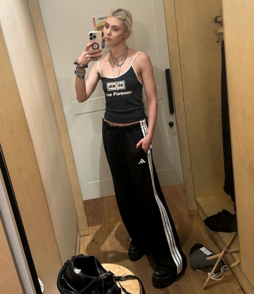 1000011392754b6ce4e6bb501a