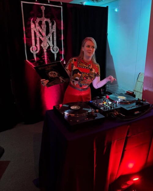 1000011557f3ae2a2ef314d64a