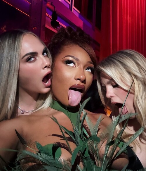 1000011653b3c7ae68416e5703