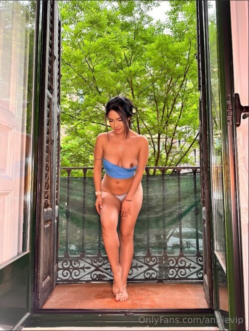 1000014339895aa8b49fd4208a