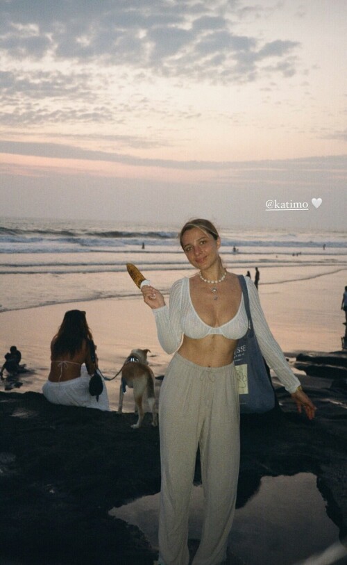 100001436423582579b9f5b4f4