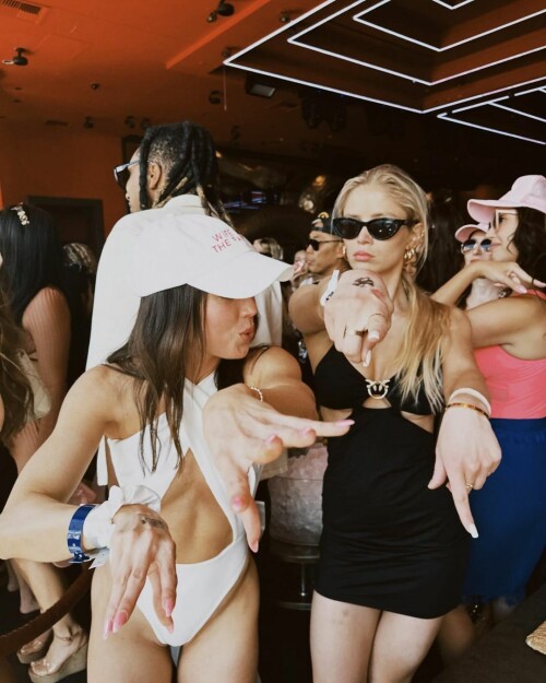 100001540858abdb4ac18fd535