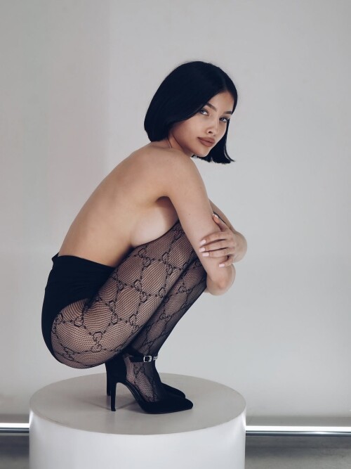 1000015663f8695c9aeb024a36