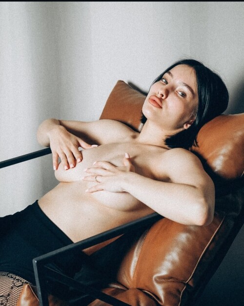 1000015690819f6b924d2ad606