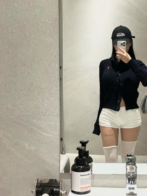 1000015900615b4a7f27e1ffb2