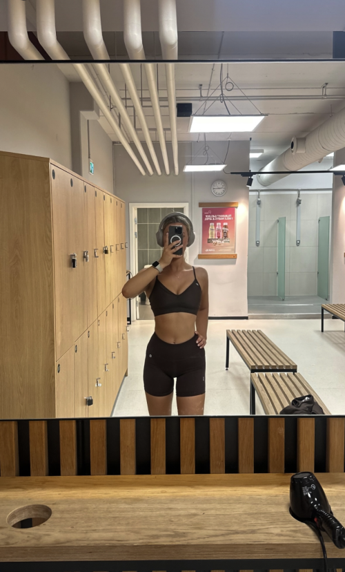 1000016683e80557b8816695d7