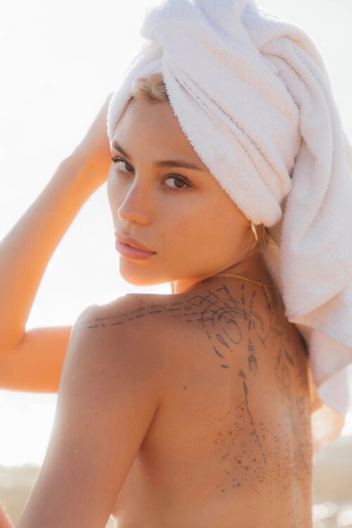 100001702744239f692f00db66