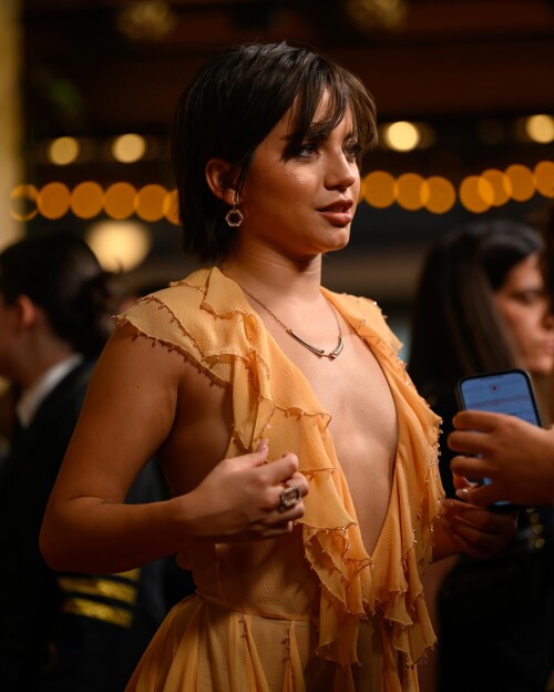 1000020853fbb570ad346bafd4