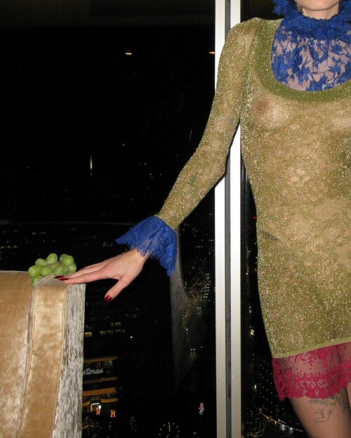 1000021098afea98e7c4c2ca2a