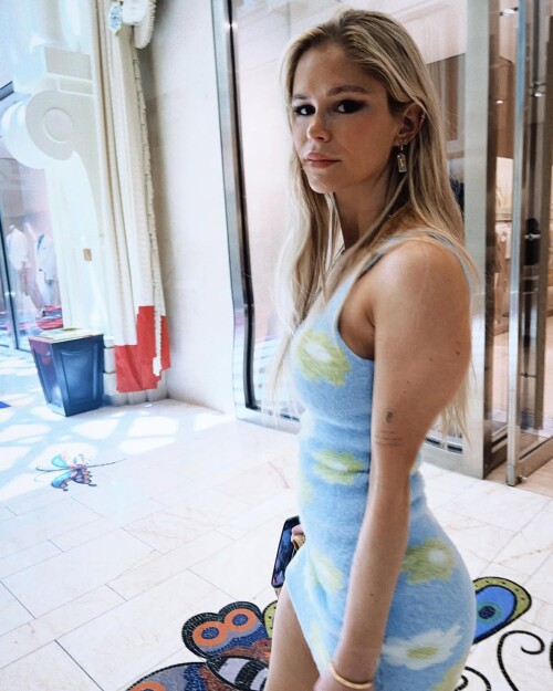 10000213896c24d77f17f99d44