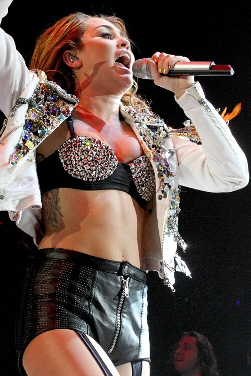 1000021901331b34f4ab7a8396