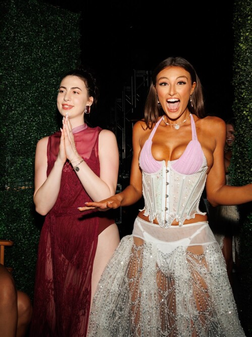 100002238248ba01fae9475586