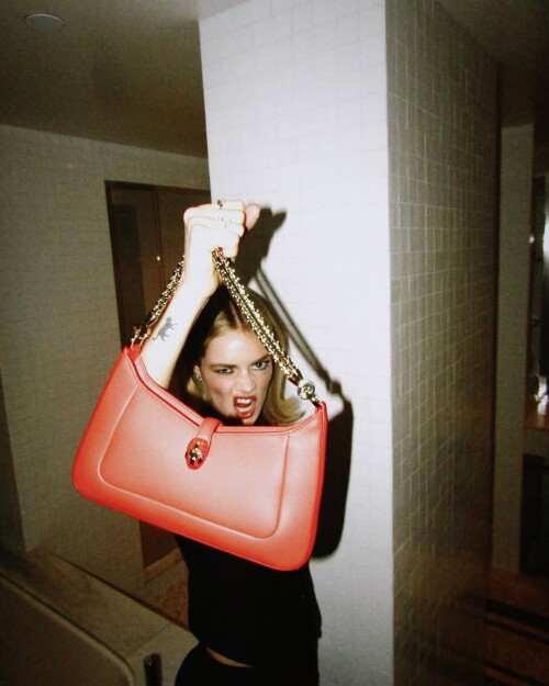 1000022701fe3af824b0f0e92d