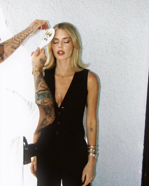 1000022702f3e21f11123fc393