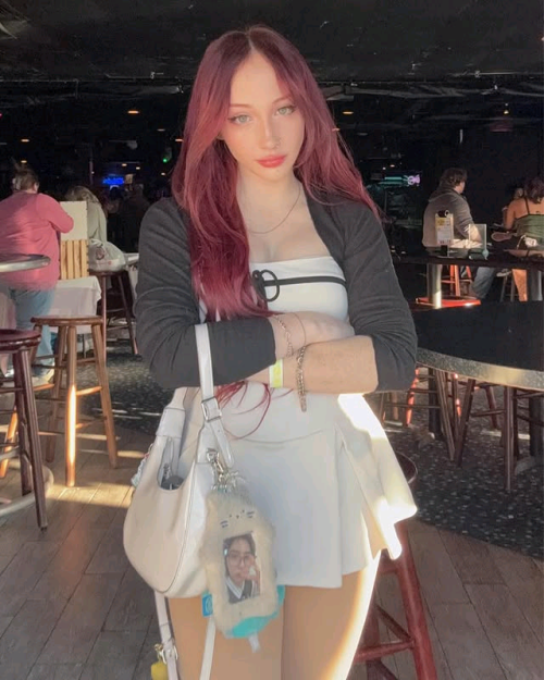 1000023035b17694d63a1e8a52