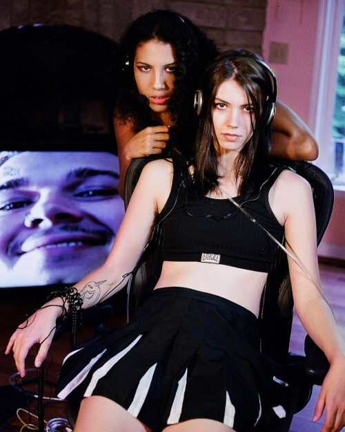 1000024038432acac85841d078