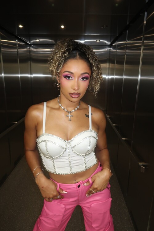 1000025408eeb9991919717744