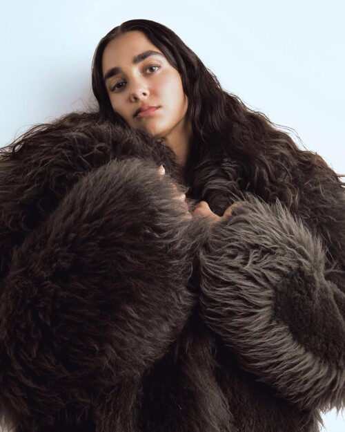 1000025651cebcf56f331c2728