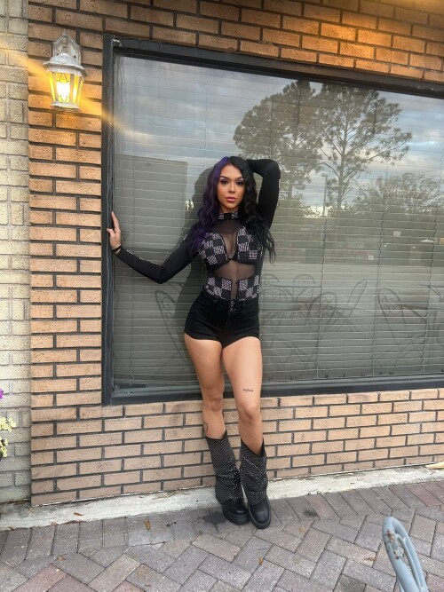 1000025671f318b65fbf8781ad