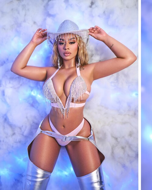 1000026725ff5570c563f187d2