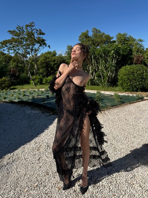 1000027742735c48242037d475