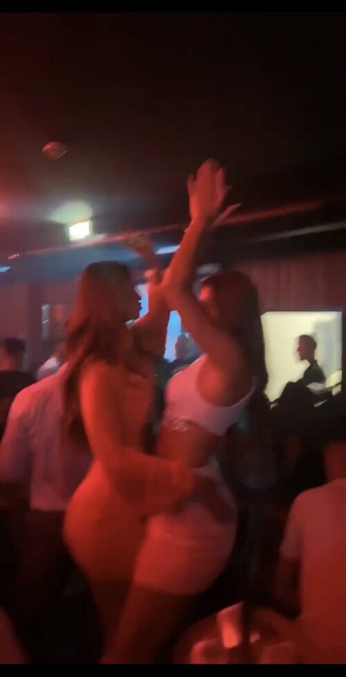 1000028365a27a73b0ac8b159c