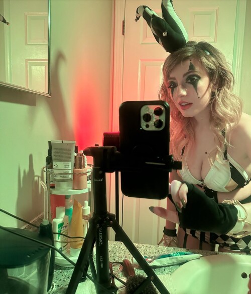 10000308435e86d64c1112deed