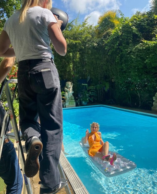 1000032781e8badc0a1e67ac34