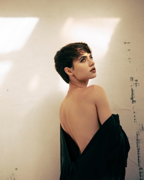 1000032871962efd1b0f7542ad