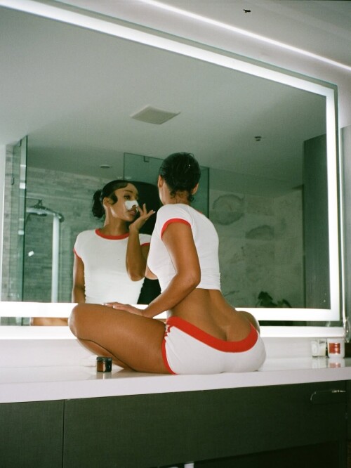 1000033227d8d0db274e722335