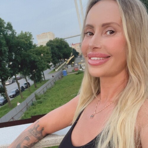 1000033292268cc59e7d90d6fe