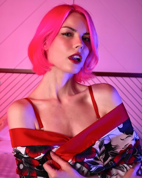 10000339925c6828b14f8f5f5b