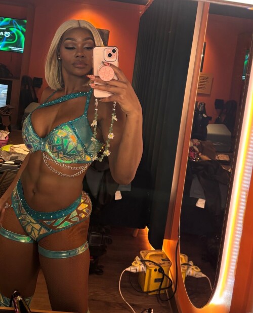 100003791451603b4ee8c236f1