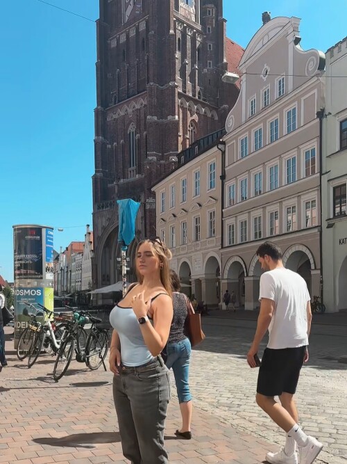 1000038590e4ea2954d4d4b326