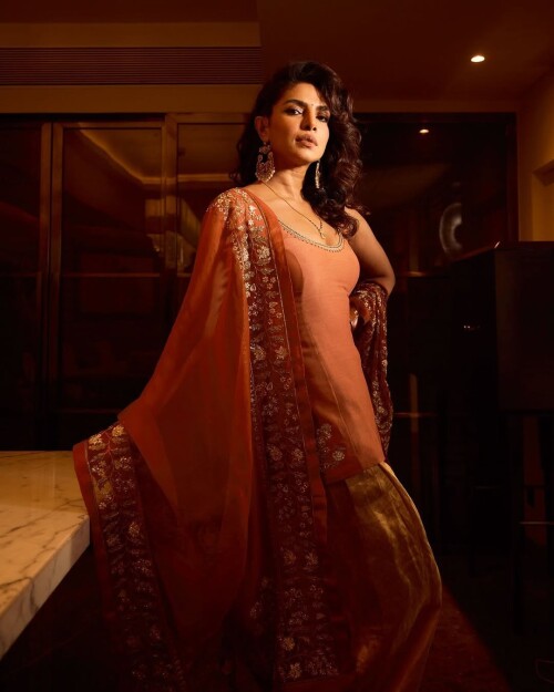 1000042790417b8f4a4fb6526a