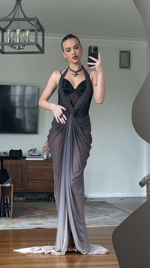 1000043593b493074092559eea