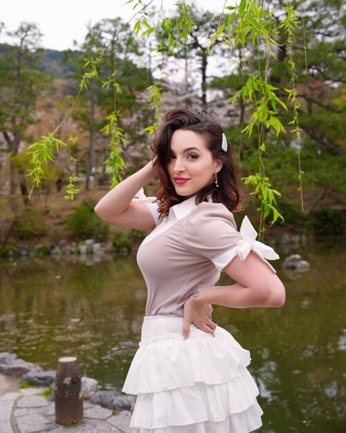 1000043939e587bf4c9dafa66b