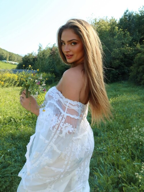 1000044363685d0acea36666e8