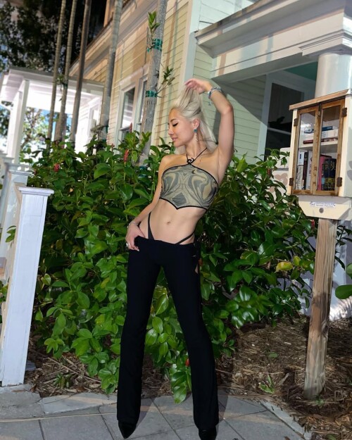 1000044744731fb9aaba996983