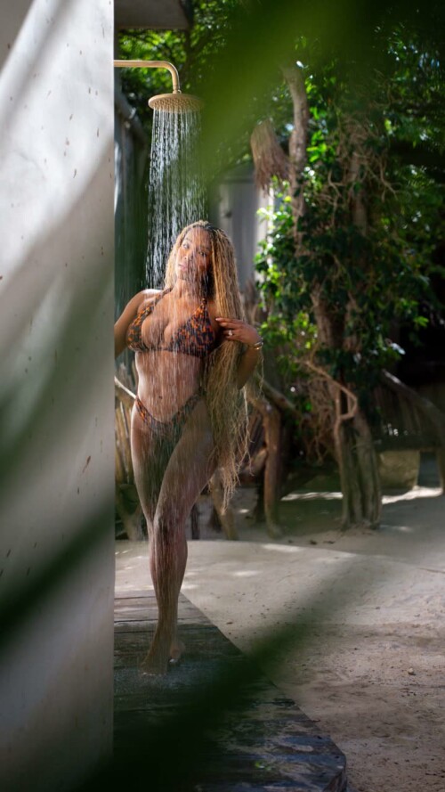 1000045097cd8779dcb549e458