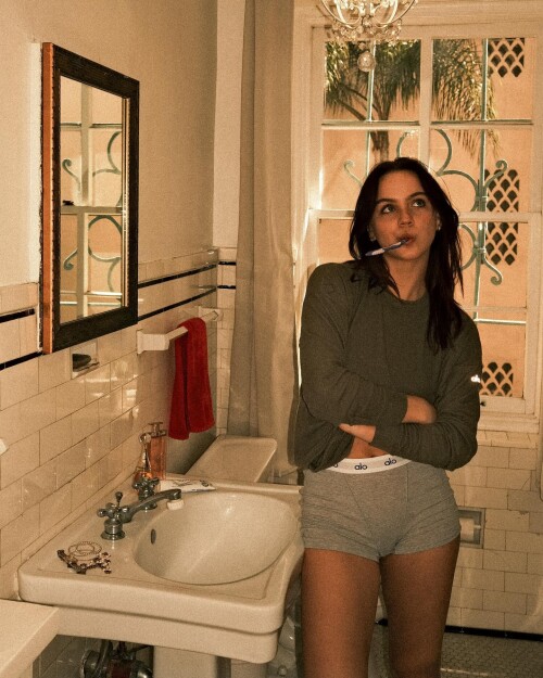 1000045841caee85d7806345a5