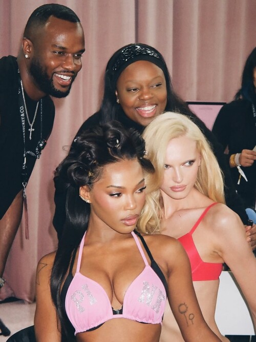 1000046071f6a8bb1ee2d17743