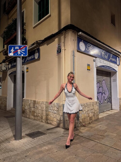 10000475732ae4c05b67b5bf35