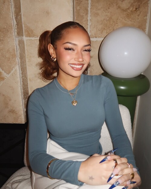 1000047780c59b857c17a3b4ff