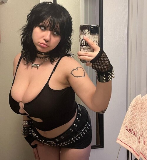 1000048221efe7a351a911c890