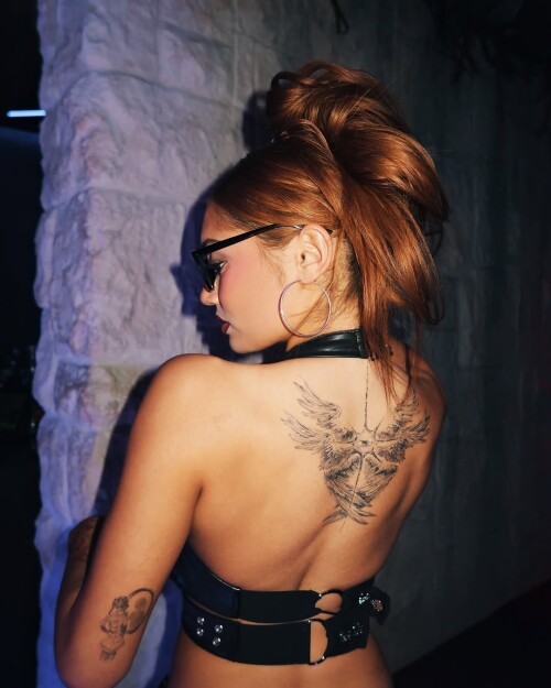 1000049517a27d4c8557331ed7