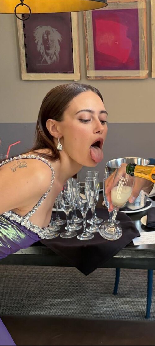 1000049758f655ba9bdec269cd