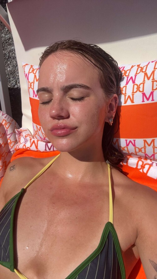 1000050589450d2ef2a69fba5e